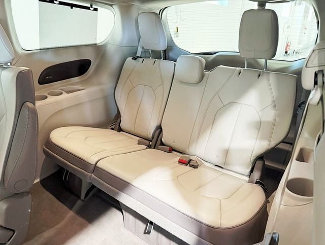 2018 Chrysler Pacifica Touring L Plus FWD - 22912523 - 36