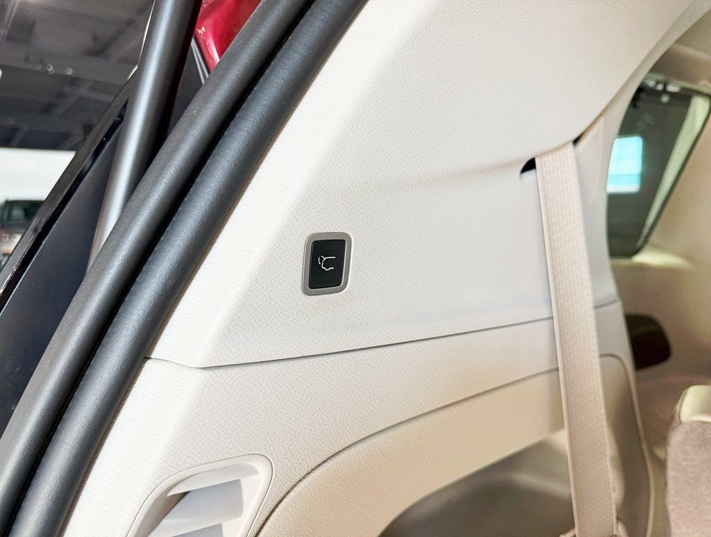 2018 Chrysler Pacifica Touring L Plus FWD - 22912523 - 38