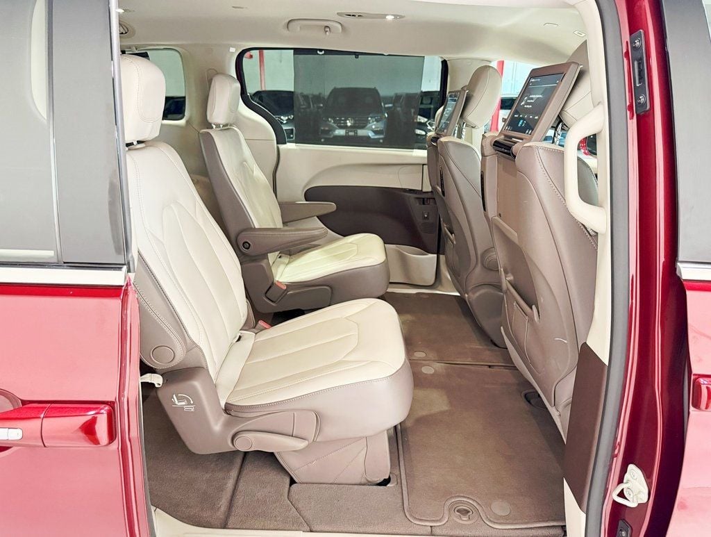 2018 Chrysler Pacifica Touring L Plus FWD - 22912523 - 39