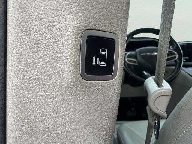 2018 Chrysler Pacifica Touring L Plus FWD - 22963947 - 36