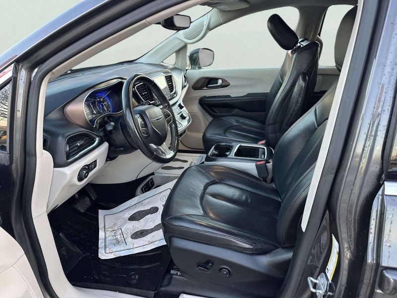 2018 Chrysler Pacifica Touring L Plus FWD - 22970218 - 9