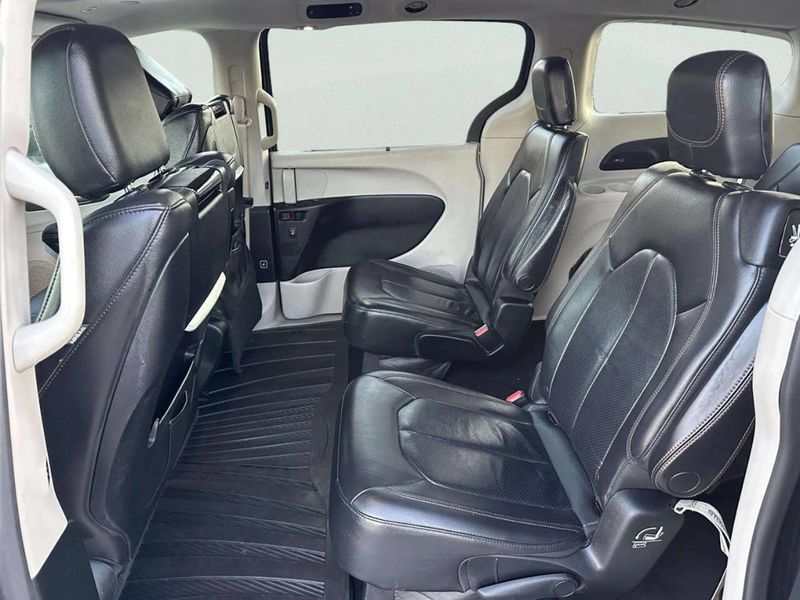 2018 Chrysler Pacifica Touring L Plus FWD - 22970218 - 10