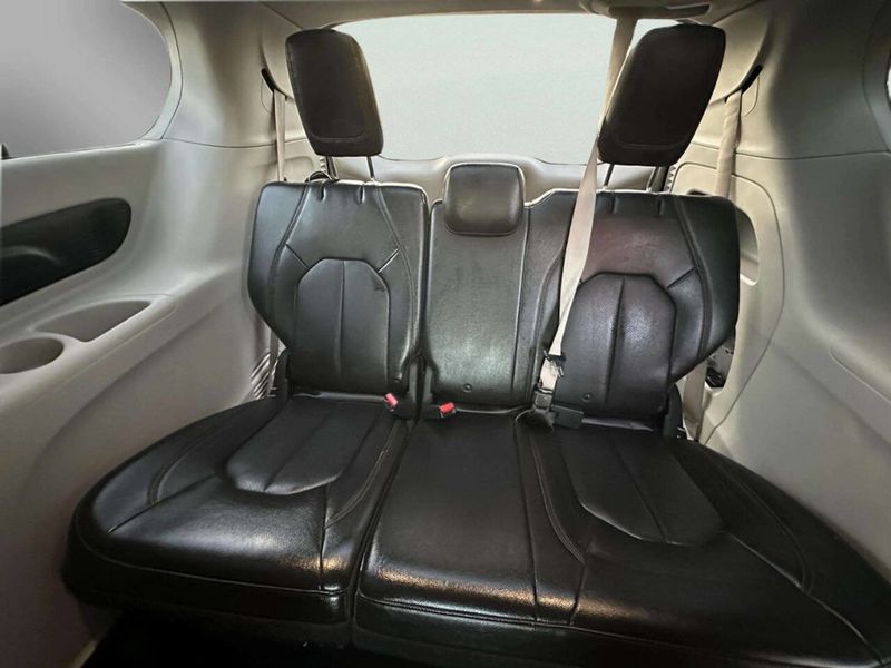 2018 Chrysler Pacifica Touring L Plus FWD - 22970218 - 11