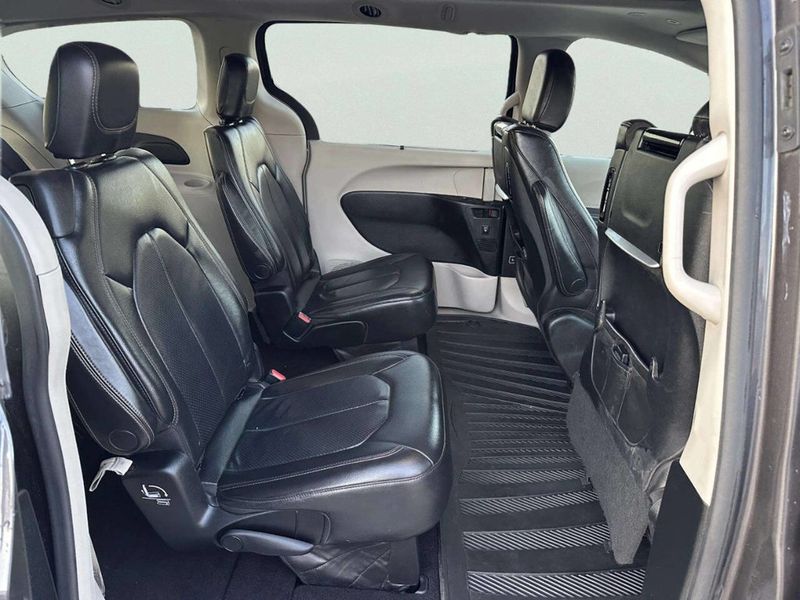 2018 Chrysler Pacifica Touring L Plus FWD - 22970218 - 12