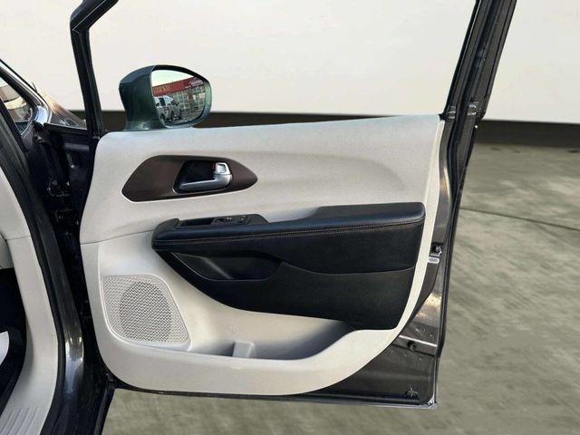 2018 Chrysler Pacifica Touring L Plus FWD - 22970218 - 14