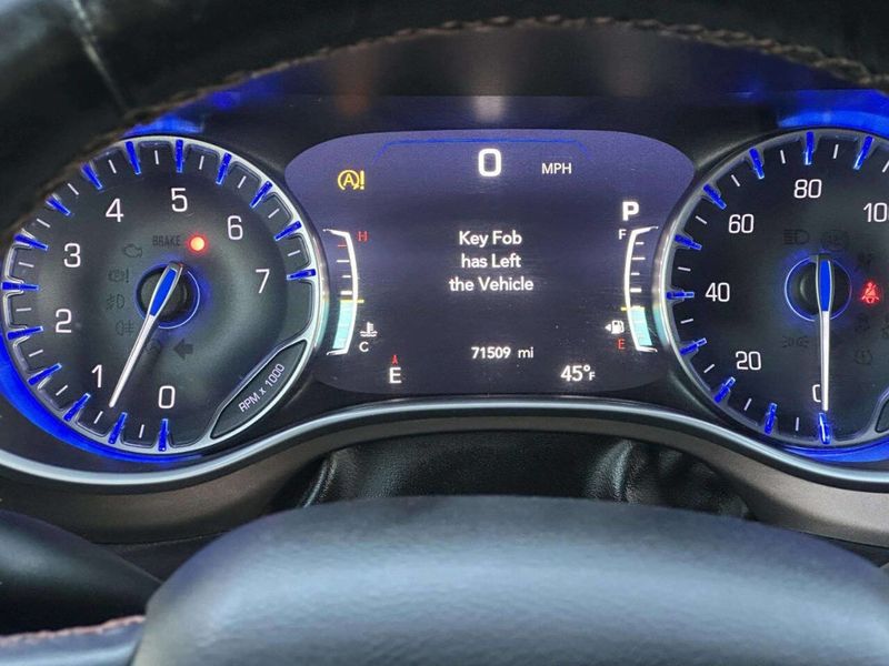 2018 Chrysler Pacifica Touring L Plus FWD - 22970218 - 18