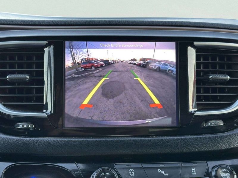 2018 Chrysler Pacifica Touring L Plus FWD - 22970218 - 19