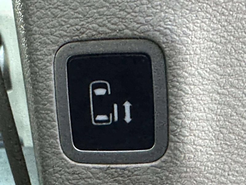 2018 Chrysler Pacifica Touring L Plus FWD - 22970218 - 25