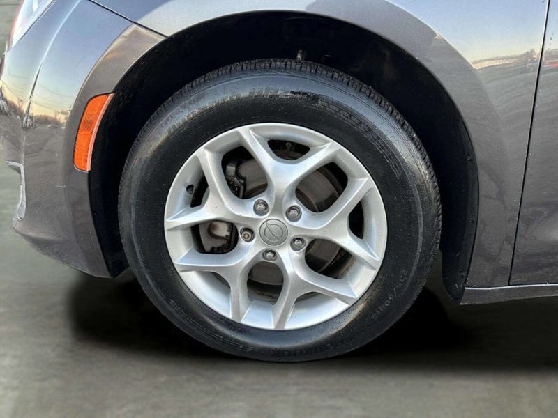 2018 Chrysler Pacifica Touring L Plus FWD - 22970218 - 31