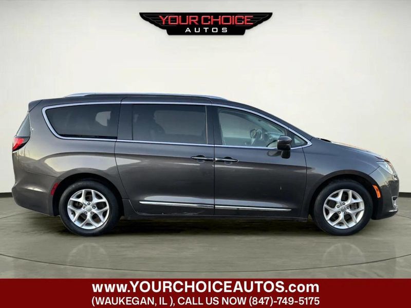 2018 Chrysler Pacifica Touring L Plus FWD - 22970218 - 5