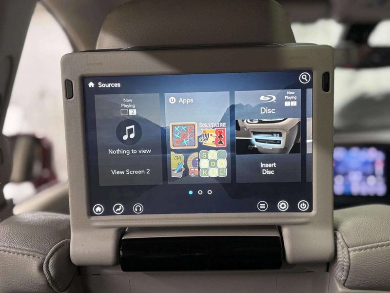 2018 Chrysler Pacifica Touring L Plus FWD - 22982596 - 27