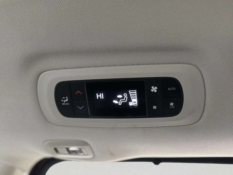 2018 Chrysler Pacifica Touring L Plus FWD - 22982596 - 31