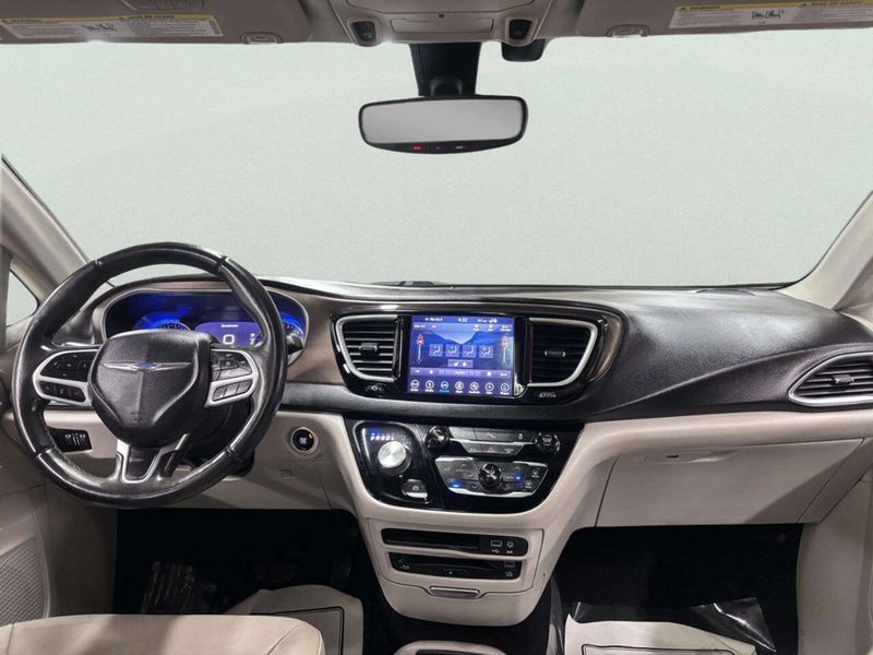 2018 Chrysler Pacifica Touring L Plus FWD - 22982596 - 32