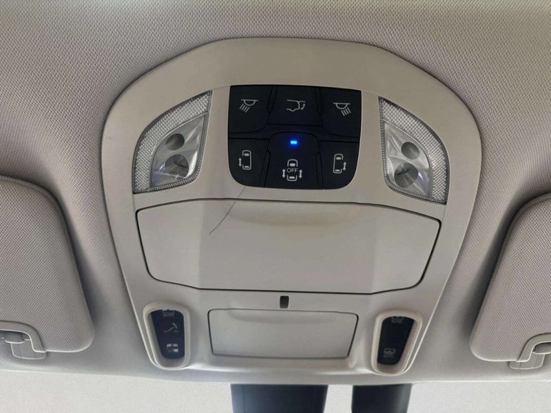 2018 Chrysler Pacifica Touring L Plus FWD - 22982596 - 33