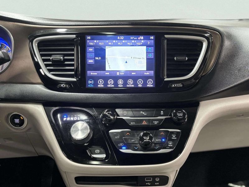 2018 Chrysler Pacifica Touring L Plus FWD - 22982596 - 34