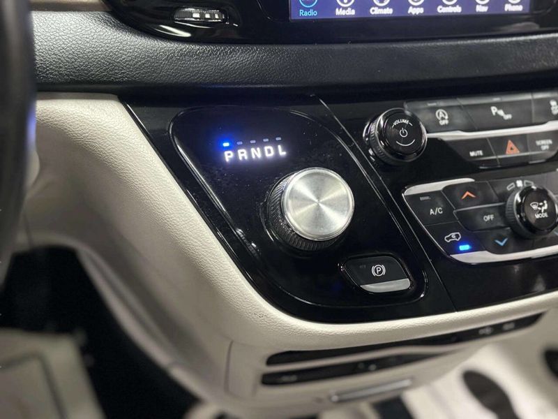 2018 Chrysler Pacifica Touring L Plus FWD - 22982596 - 37