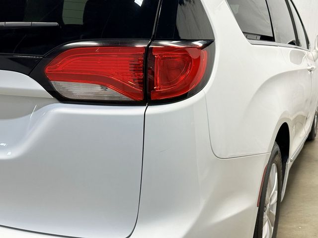 2018 Chrysler Pacifica Touring L Plus FWD - 23071389 - 11