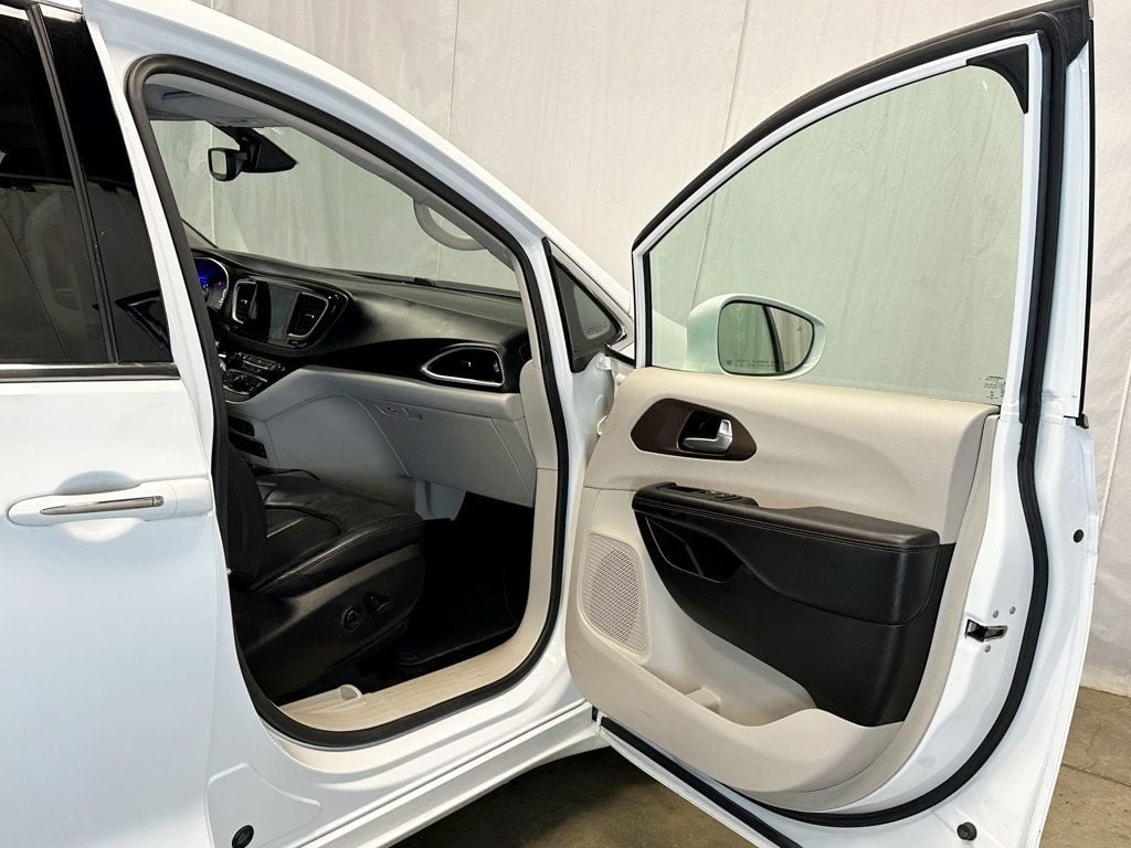 2018 Chrysler Pacifica Touring L Plus FWD - 23071389 - 15