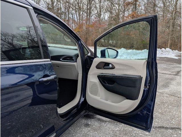 2018 Chrysler Pacifica Touring L Plus FWD - 22969579 - 10