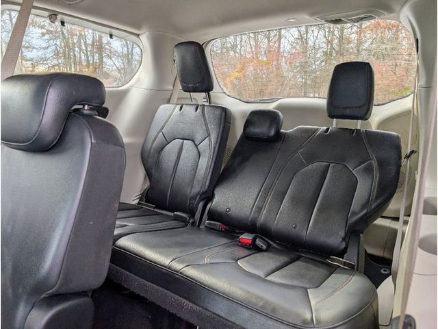 2018 Chrysler Pacifica Touring L Plus FWD - 22969579 - 19