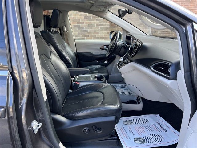 2018 Chrysler Pacifica Touring L Plus FWD - 22955899 - 19