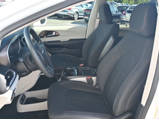 2018 Chrysler Pacifica Touring Plus Brand New Tires - 22917438 - 12