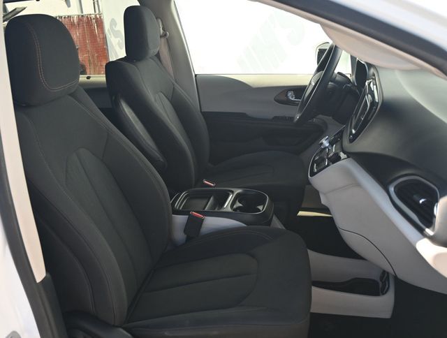 2018 Chrysler Pacifica Touring Plus Brand New Tires - 22917438 - 15