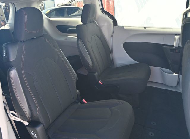 2018 Chrysler Pacifica Touring Plus Brand New Tires - 22917438 - 16