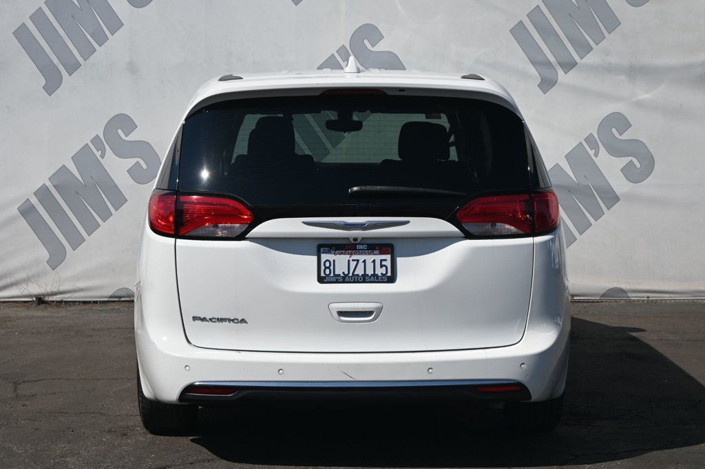 2018 Chrysler Pacifica Touring Plus photo 3