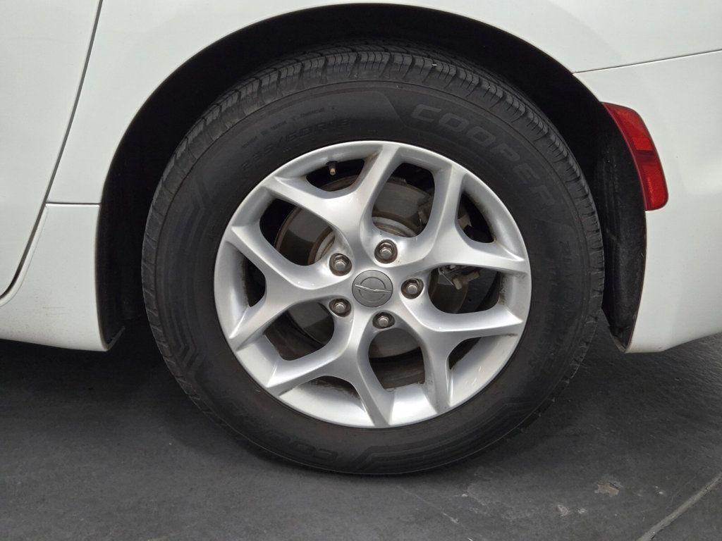 2018 Chrysler Pacifica Touring Plus FWD - 22976395 - 4