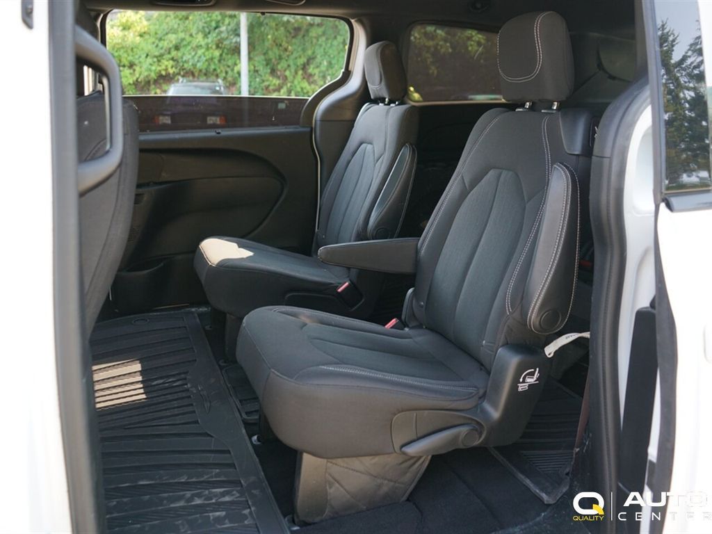 2018 Chrysler Pacifica Touring Plus FWD - 23070393 - 18