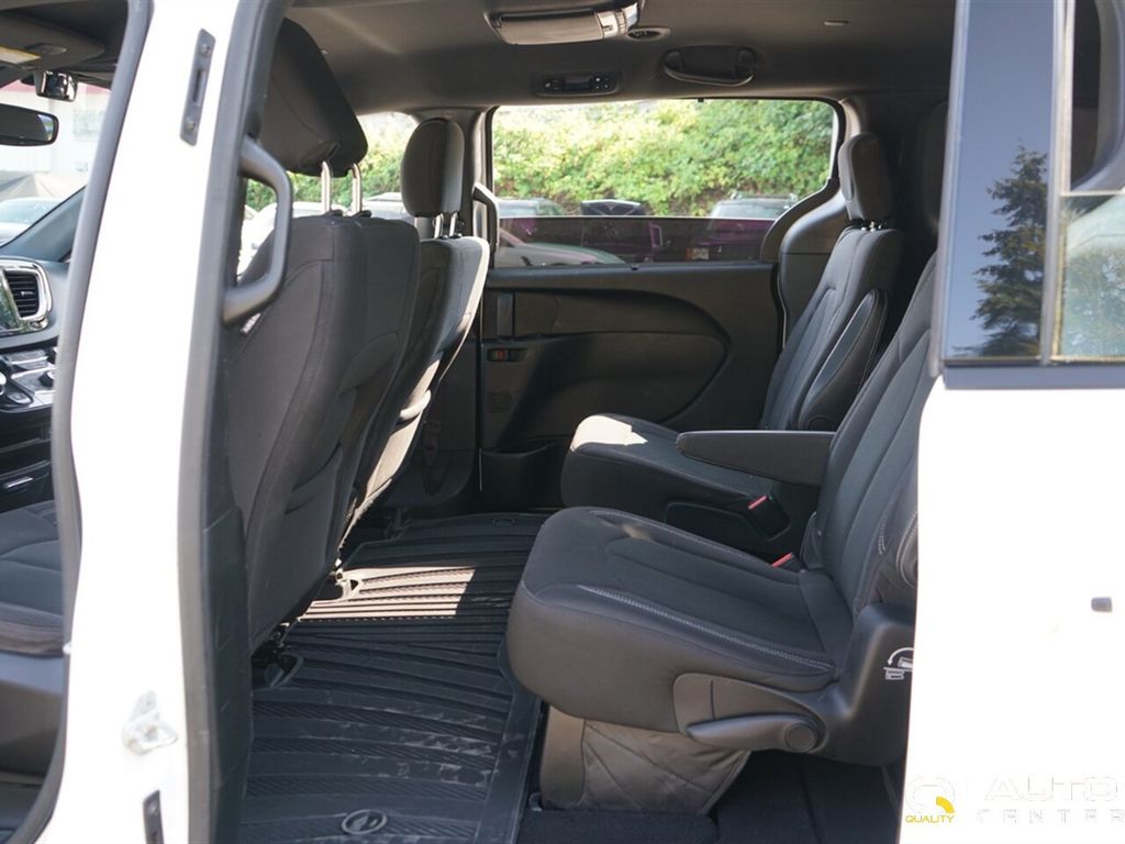 2018 Chrysler Pacifica Touring Plus FWD - 23070393 - 19