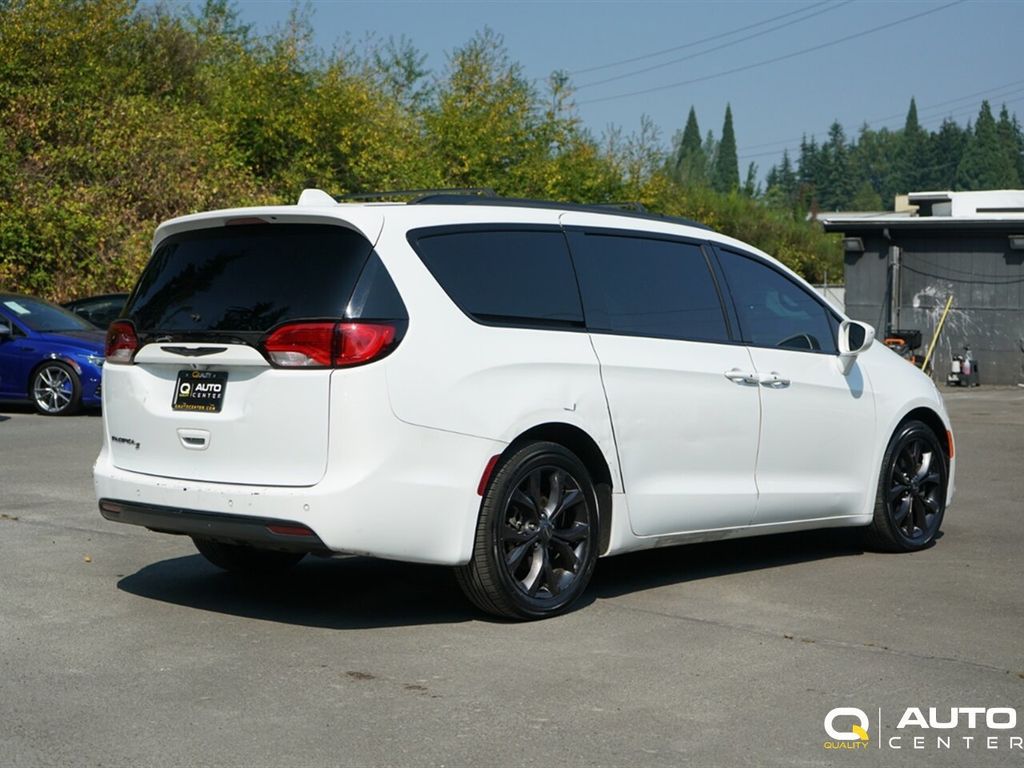 2018 Chrysler Pacifica Touring Plus FWD - 23070393 - 3