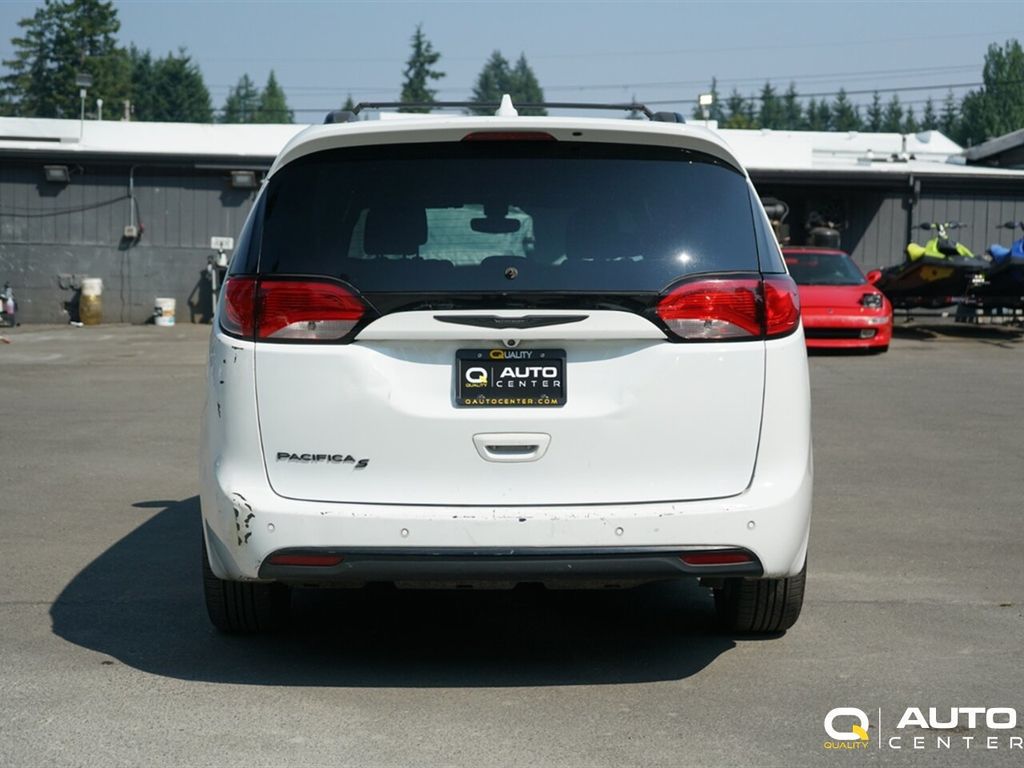 2018 Chrysler Pacifica Touring Plus FWD - 23070393 - 4
