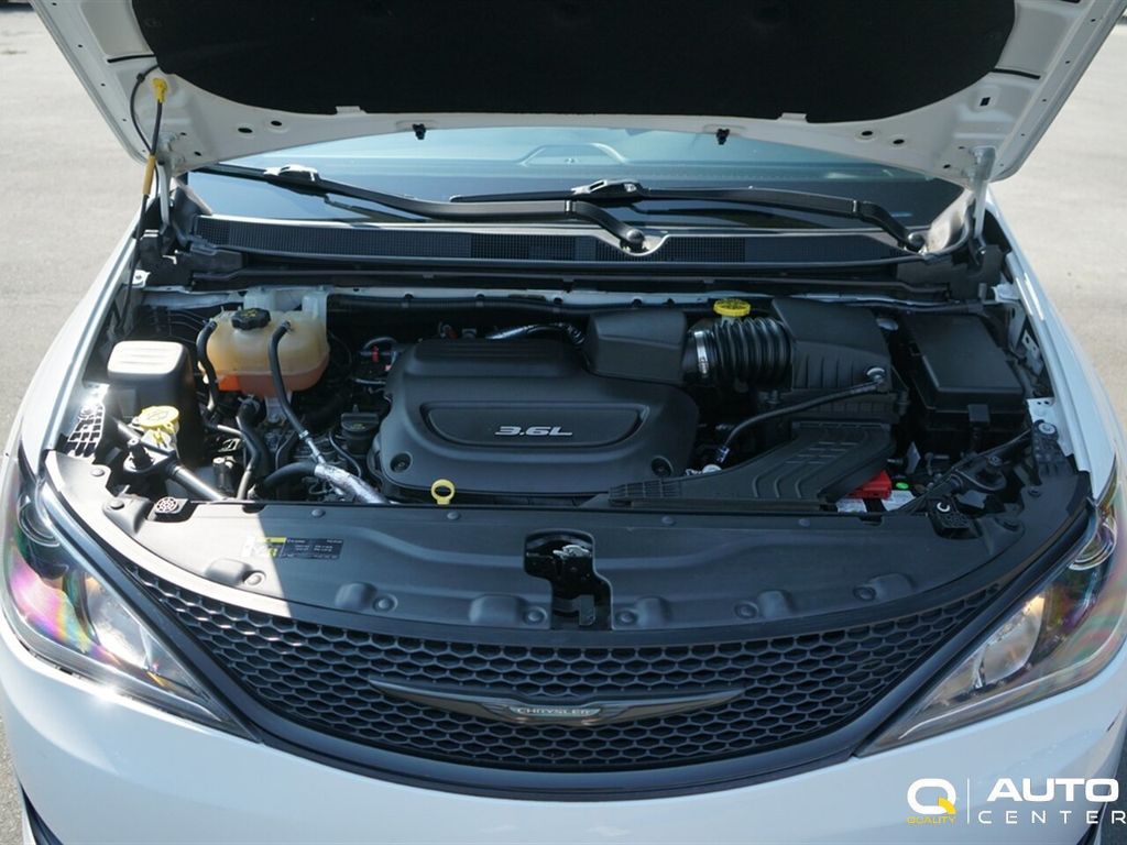 2018 Chrysler Pacifica Touring Plus FWD - 23070393 - 6