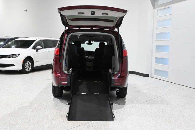 2018 Chrysler Pacifica Touring Plus FWD - 23007354 - 17