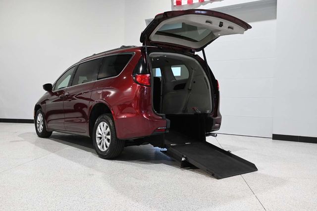 2018 Chrysler Pacifica Touring Plus FWD - 23007354 - 1