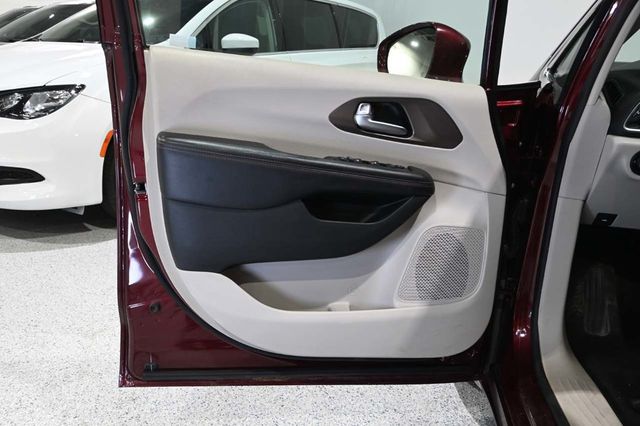 2018 Chrysler Pacifica Touring Plus FWD - 23007354 - 27