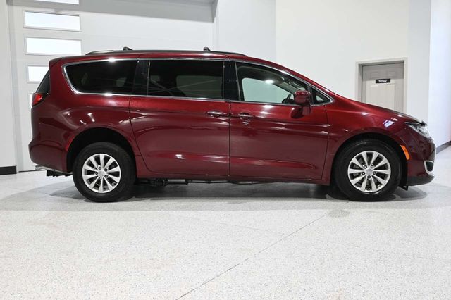 2018 Chrysler Pacifica Touring Plus FWD - 23007354 - 4