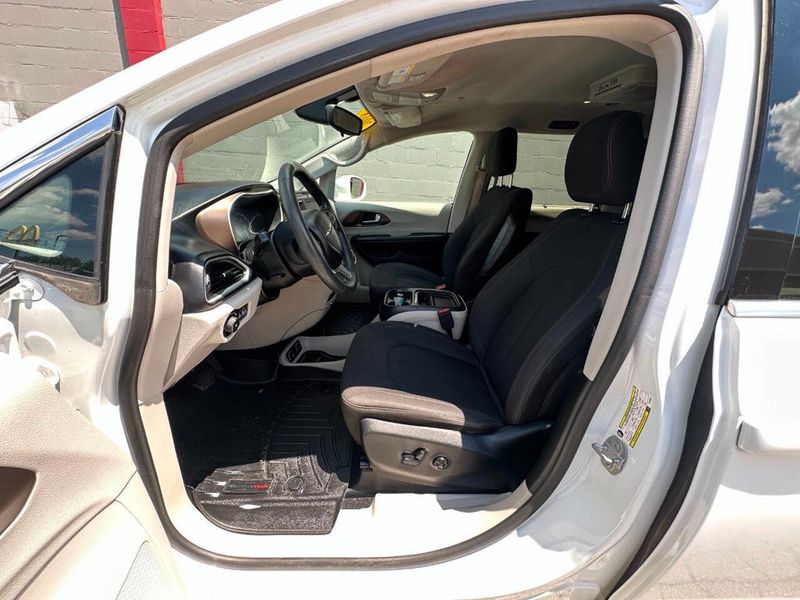 2018 Chrysler Pacifica Touring Plus FWD - 22879042 - 17