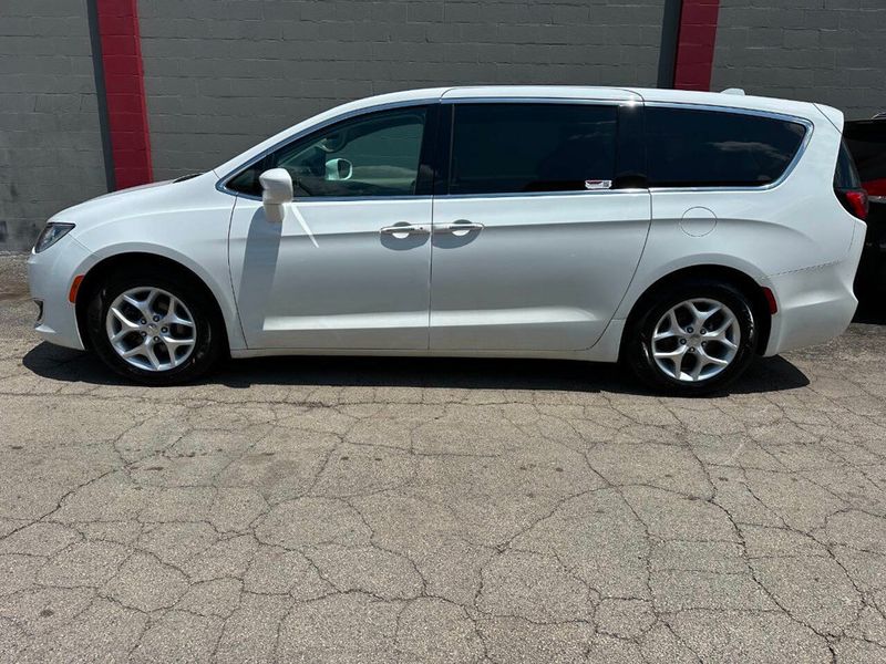 2018 Chrysler Pacifica Touring Plus FWD - 22879042 - 1