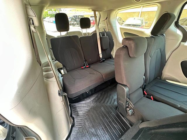 2018 Chrysler Pacifica Touring Plus FWD - 22879042 - 28