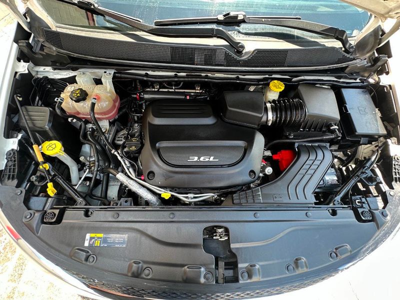 2018 Chrysler Pacifica Touring Plus FWD - 22879042 - 32