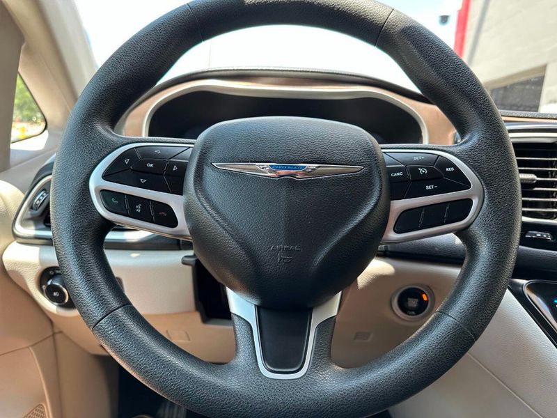 2018 Chrysler Pacifica Touring Plus FWD - 22879042 - 36