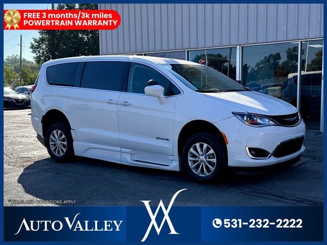 2018 Chrysler Pacifica Touring Plus Minivan 4D - 22939084 - 0