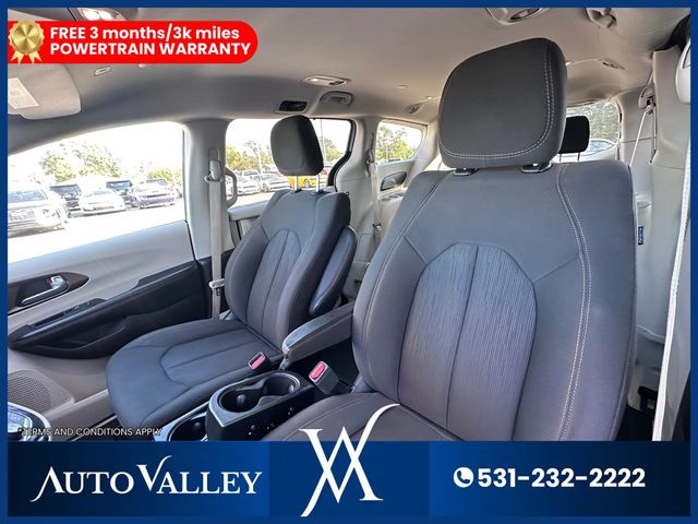 2018 Chrysler Pacifica Touring Plus Minivan 4D - 22939084 - 13