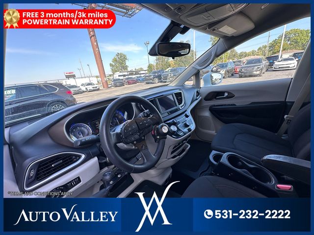 2018 Chrysler Pacifica Touring Plus Minivan 4D - 22939084 - 14