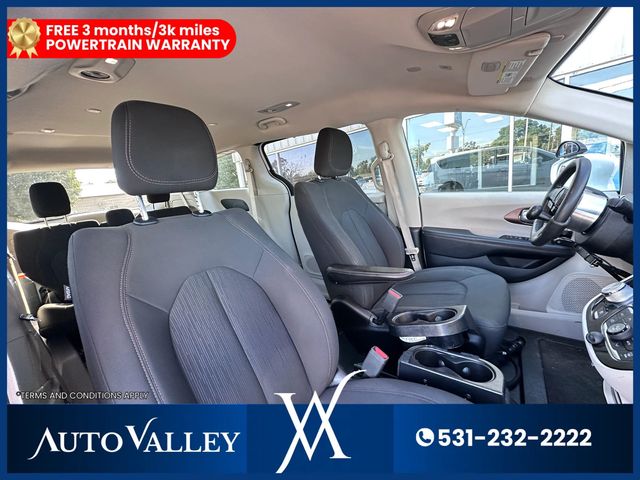 2018 Chrysler Pacifica Touring Plus Minivan 4D - 22939084 - 17