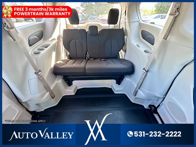 2018 Chrysler Pacifica Touring Plus Minivan 4D - 22939084 - 25