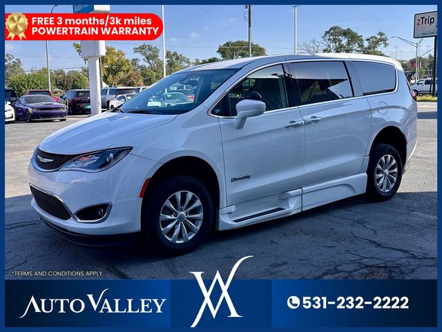 2018 Chrysler Pacifica Touring Plus Minivan 4D - 22939084 - 2